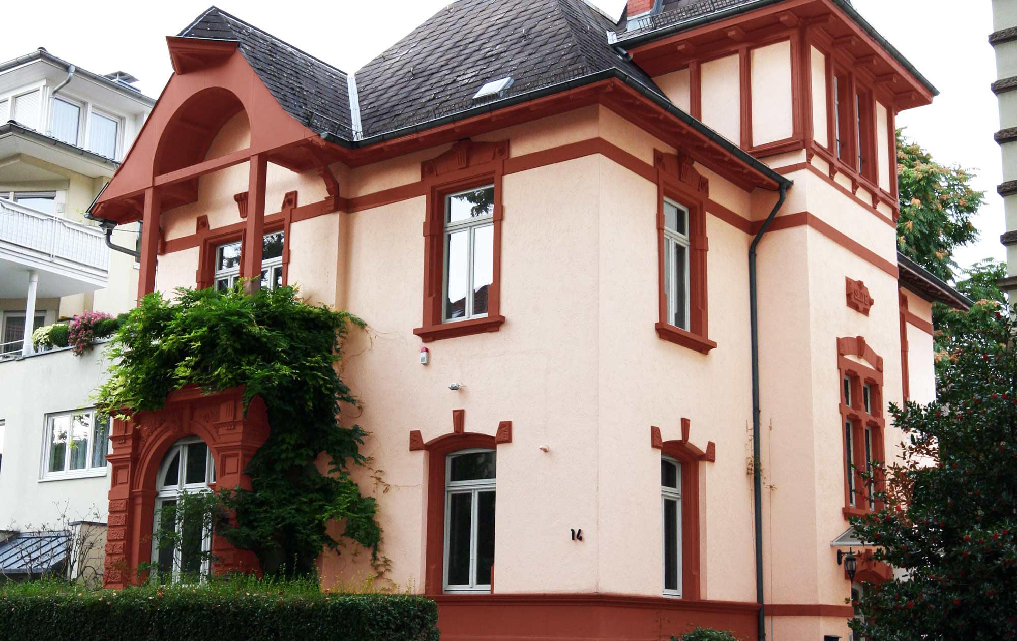 Digitale Farbberatung Aussenfassade Turmvilla 1